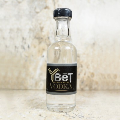 Y BĒT The Beet Welsh Vodka Miniature - 42% 5cl