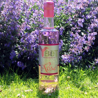 Y BĒT Rose Double Beet Premium Welsh Vodka – 40% 70cl